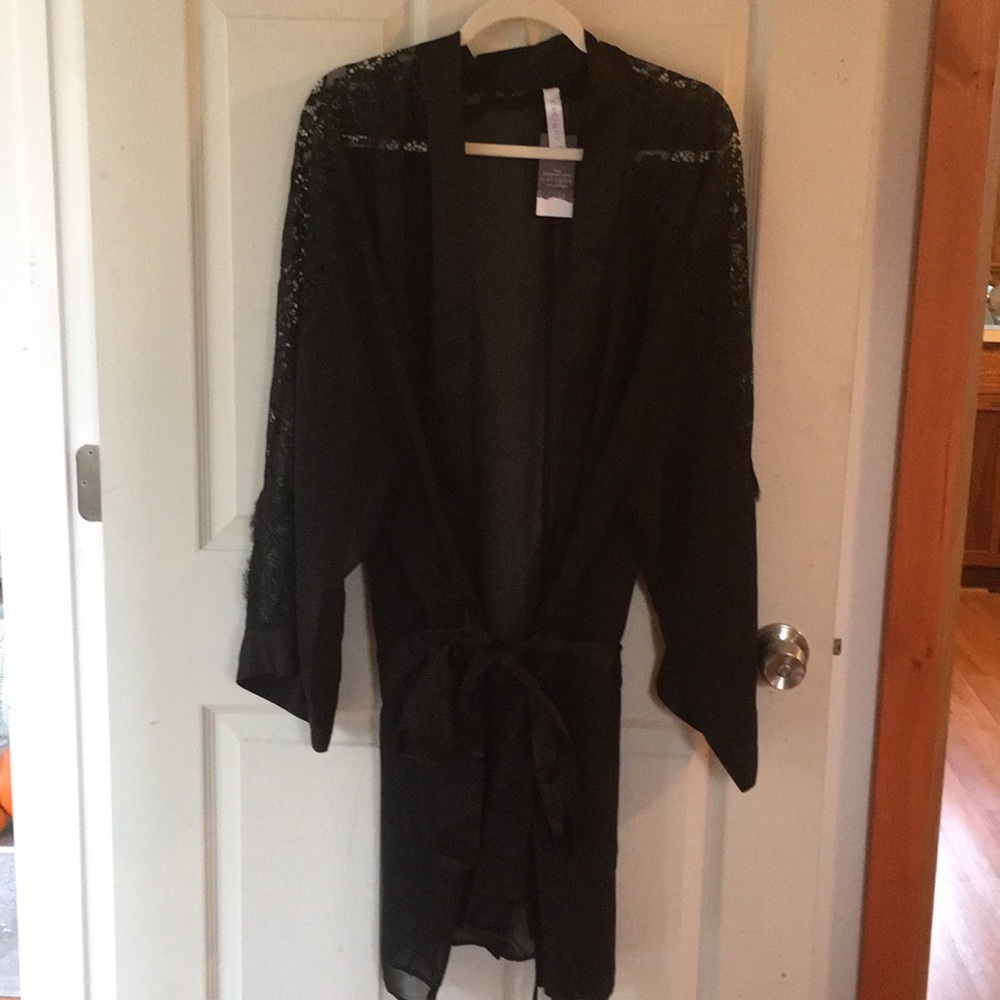 ✨NWT✨ black sheer robe